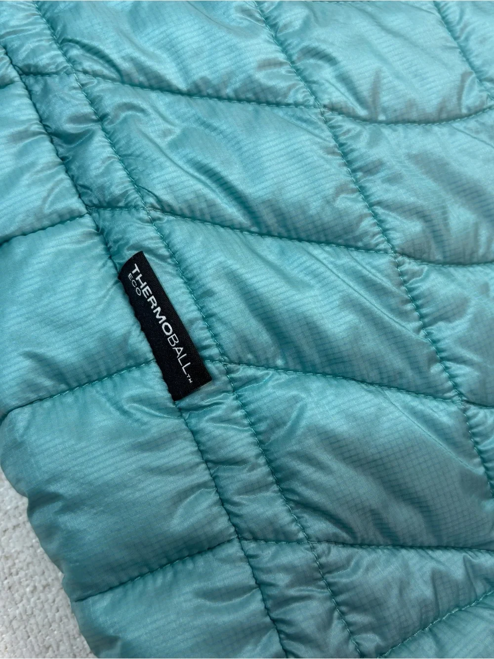 The North Face Men’s S Teal Thermoball Quilted Puffer Jacket full zip